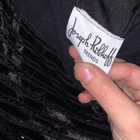 JOSEPH RIBKOFF🩶 Black Velvet Sequin Camisole. - Picture 4 of 4